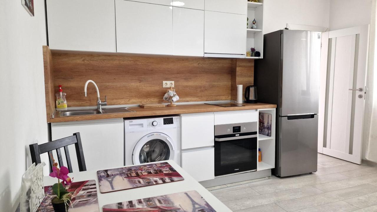 Lola Seaview Guest House. уютный домик в варне