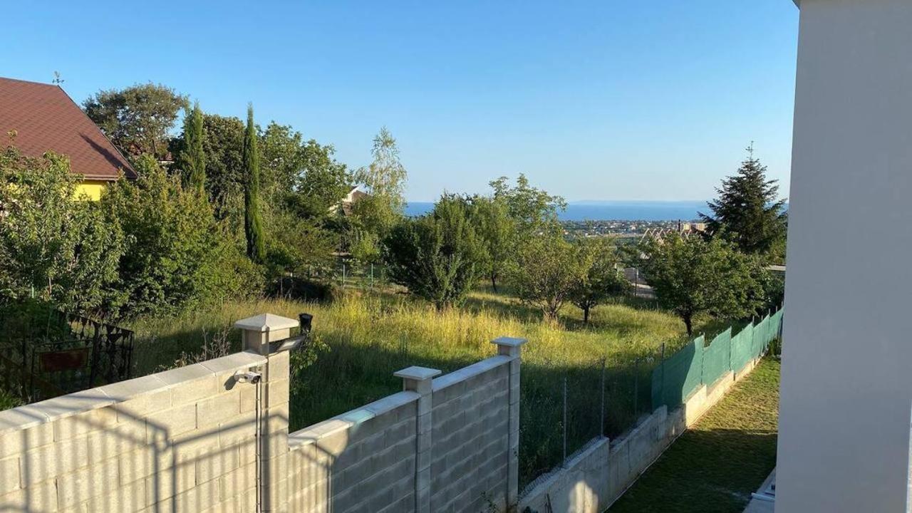Lola Seaview Guest House. уютный домик в варне *