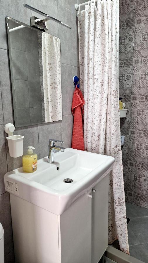Lola Seaview Guest House. уютный домик в варне